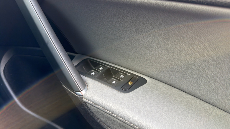 Volkswagen Golf 99kW e-Golf 35kWh 5dr Auto Electric Hatchback